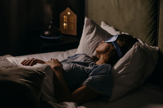 💤 Sådan sover du bedre – selv med støj, lys og skærme omkring dig