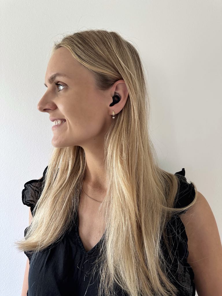 Kvinde med støjreducerende ørepropper earCircles