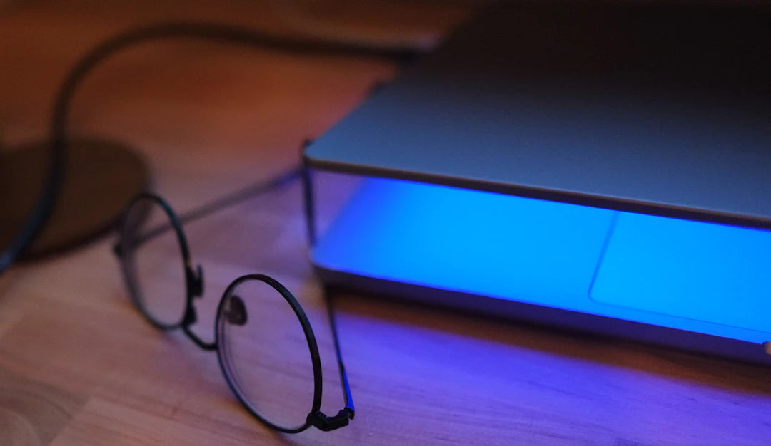 Få bedre søvn med bluelight briller og matcha