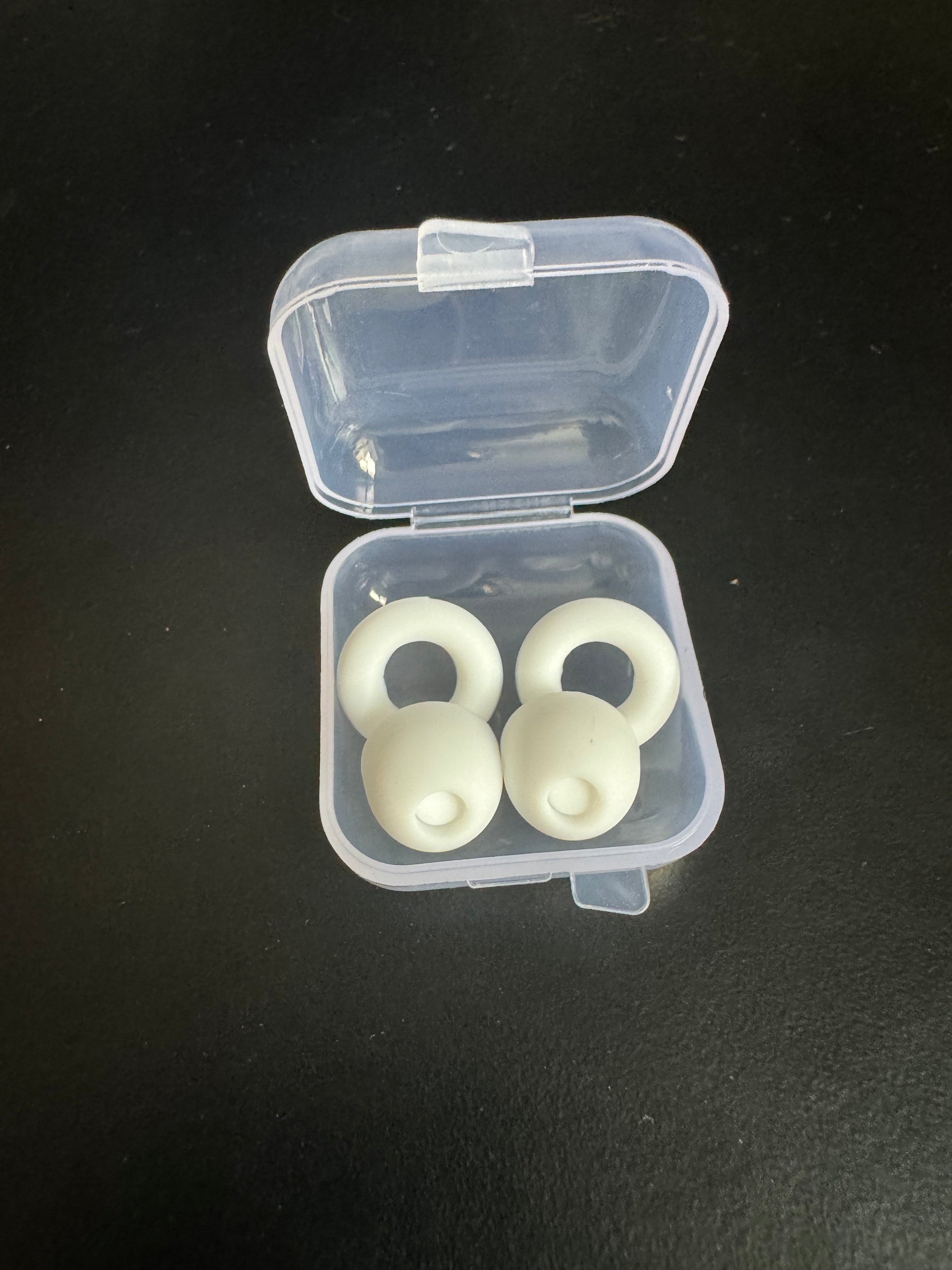 EarCircles-aeske-holder-transparant-med-EarCircles