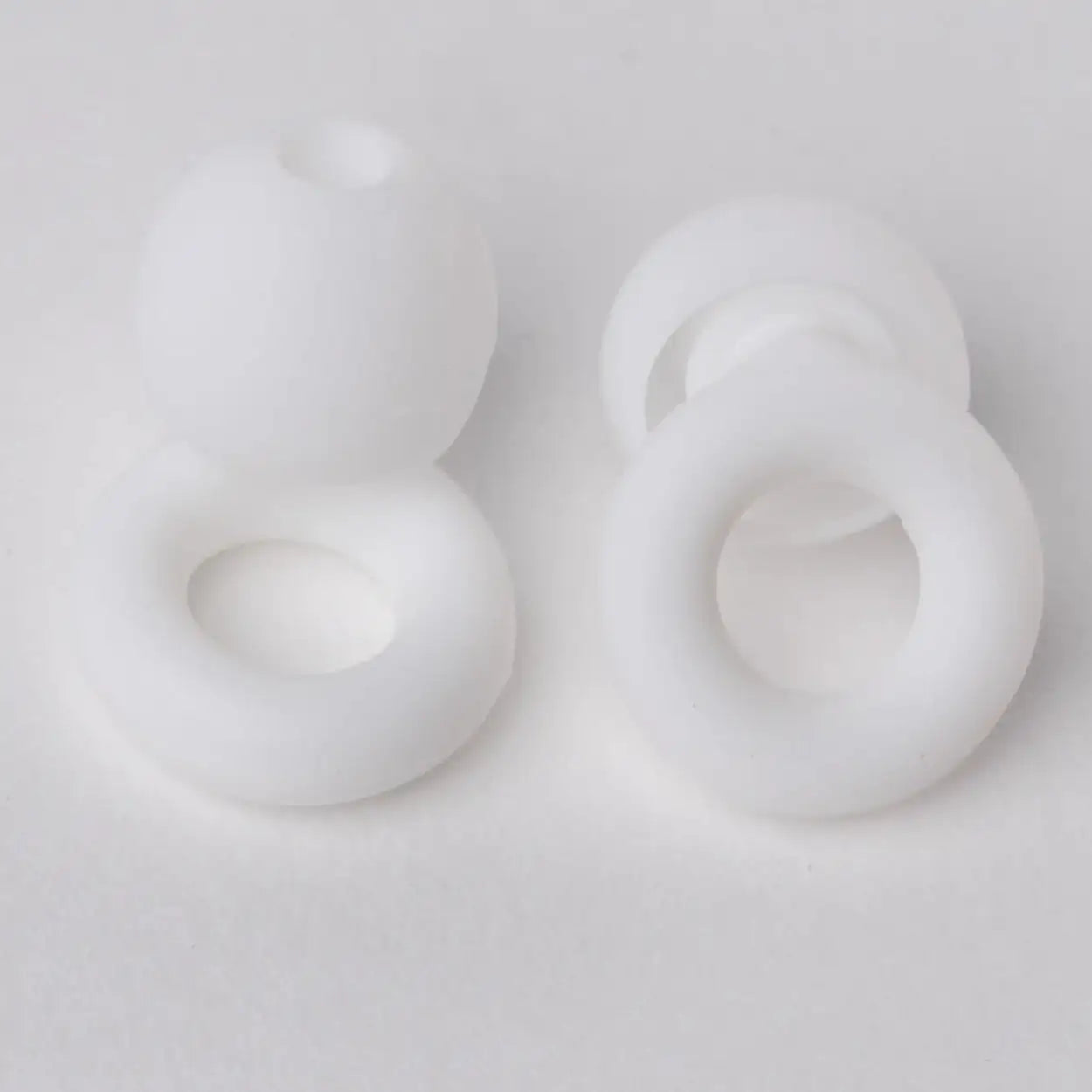 Ekstra Ear Tips i 4 størrelser - Stille hoveder - Hvid/ Sort - 8 STK til Silikone EarCircles  sunderesøvn.dk