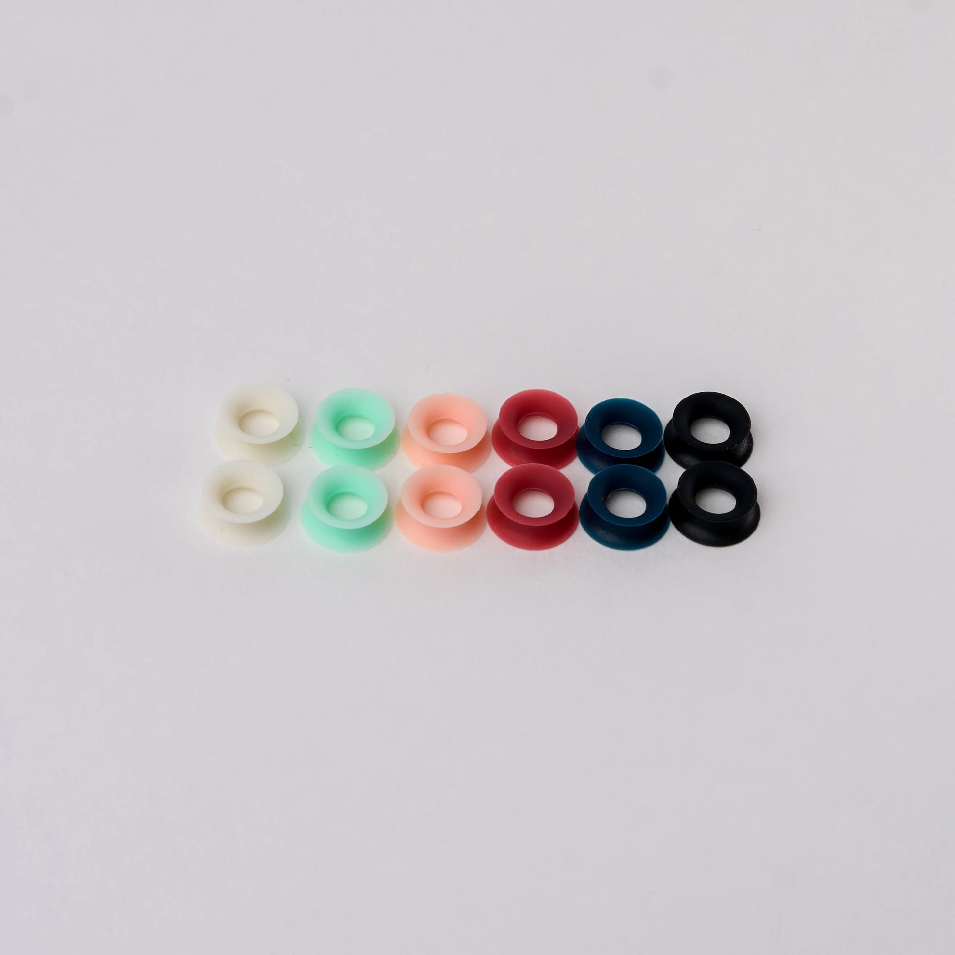 earCircles-inner-circle-hvid-groen-lyseroed-roed-blå-sort